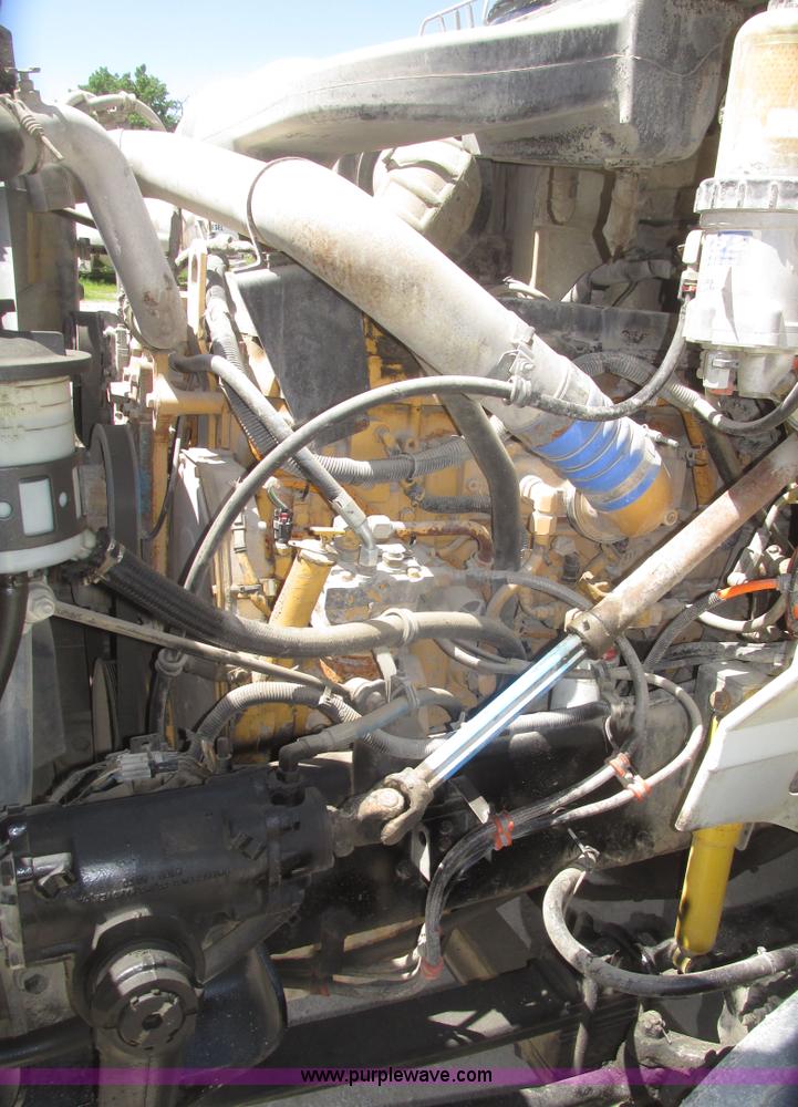 image for item H4647 2007 International 9200i semi truck