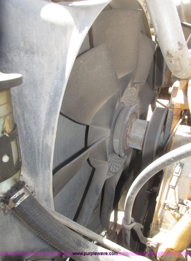 image for item H4647 2007 International 9200i semi truck