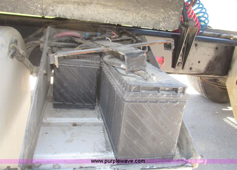 image for item H4647 2007 International 9200i semi truck