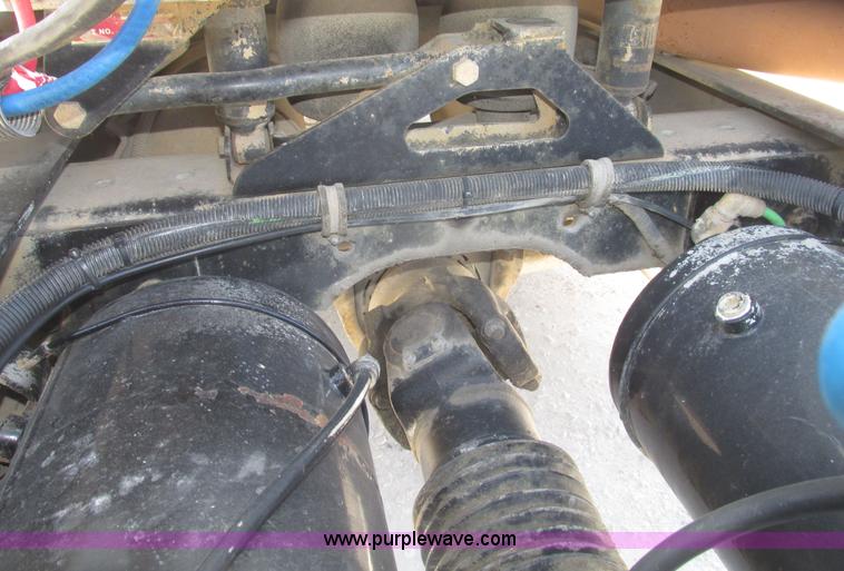 image for item H4647 2007 International 9200i semi truck