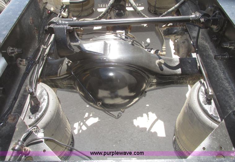 image for item H4647 2007 International 9200i semi truck