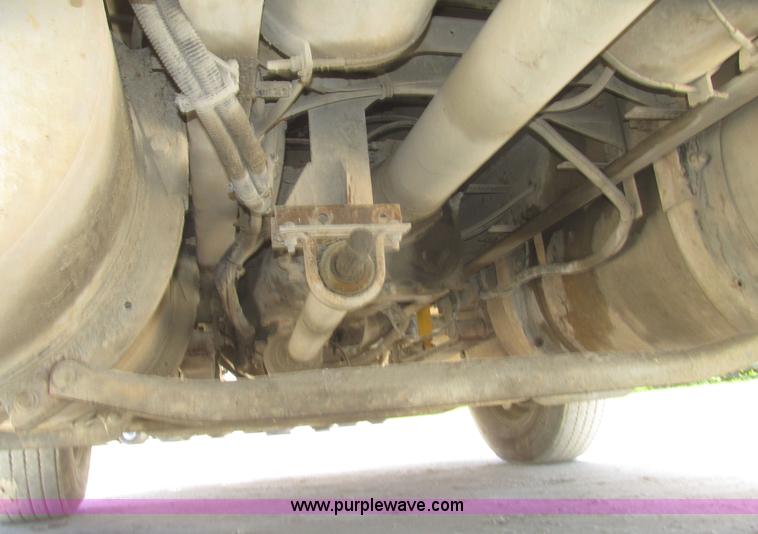 image for item H4647 2007 International 9200i semi truck