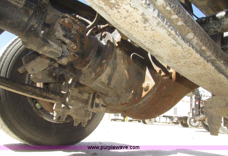 image for item H4647 2007 International 9200i semi truck