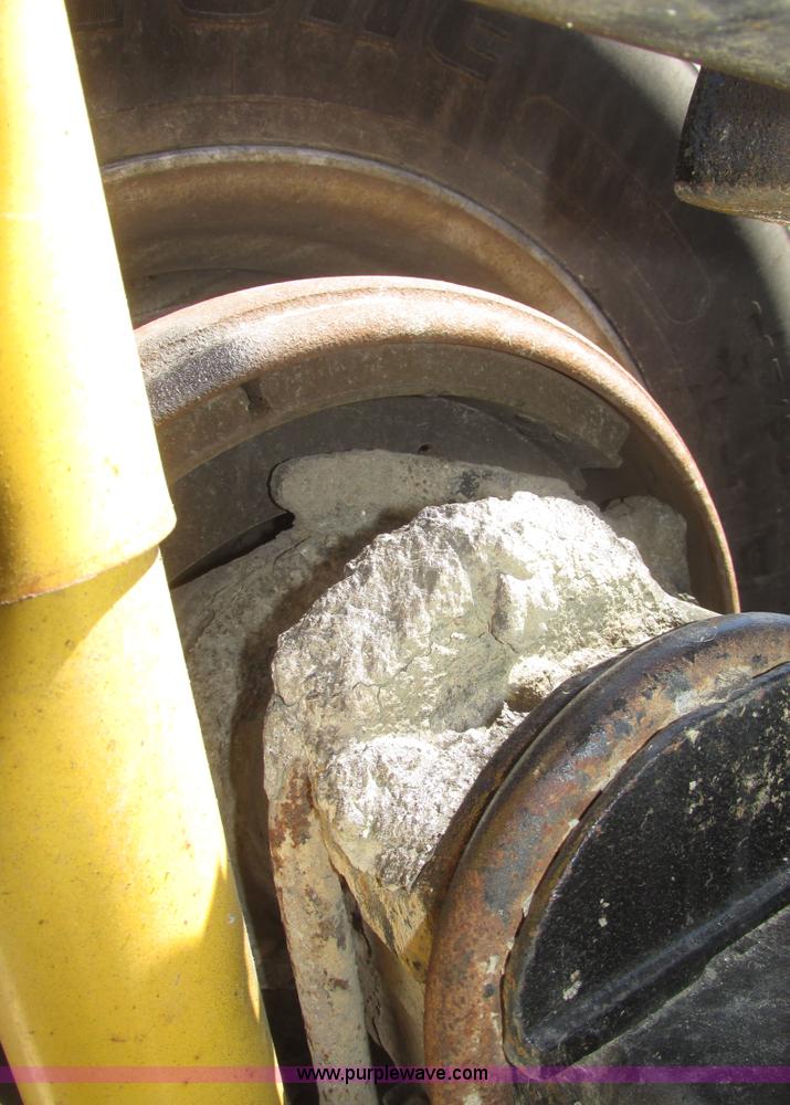 image for item H4647 2007 International 9200i semi truck