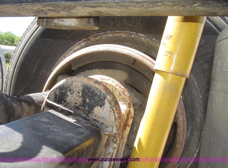 image for item H4647 2007 International 9200i semi truck