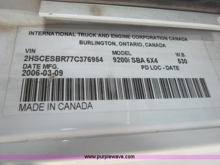 image for item H4647 2007 International 9200i semi truck
