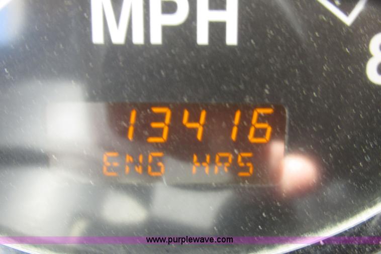 image for item H4648 2006 International 9200i semi truck