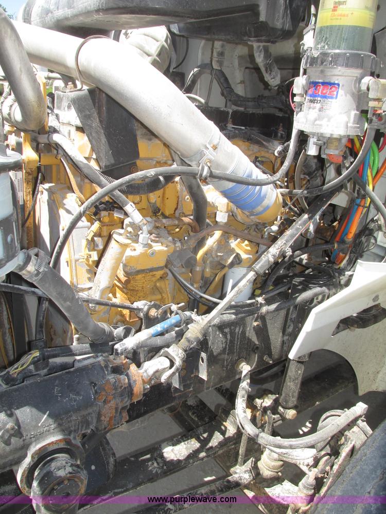 image for item H4648 2006 International 9200i semi truck