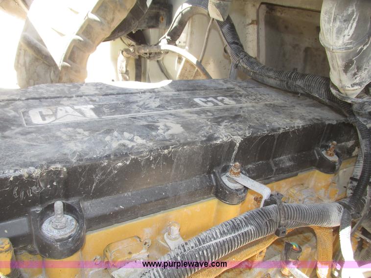 image for item H4648 2006 International 9200i semi truck