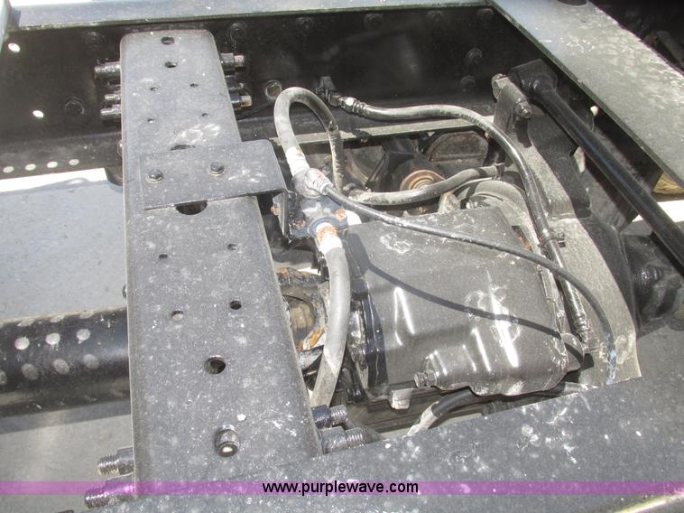 image for item H4648 2006 International 9200i semi truck