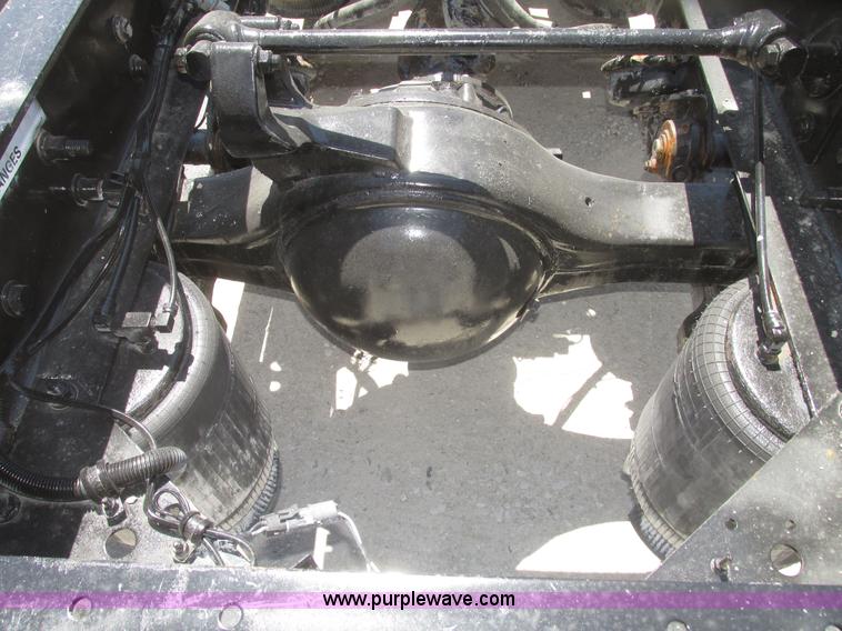 image for item H4648 2006 International 9200i semi truck