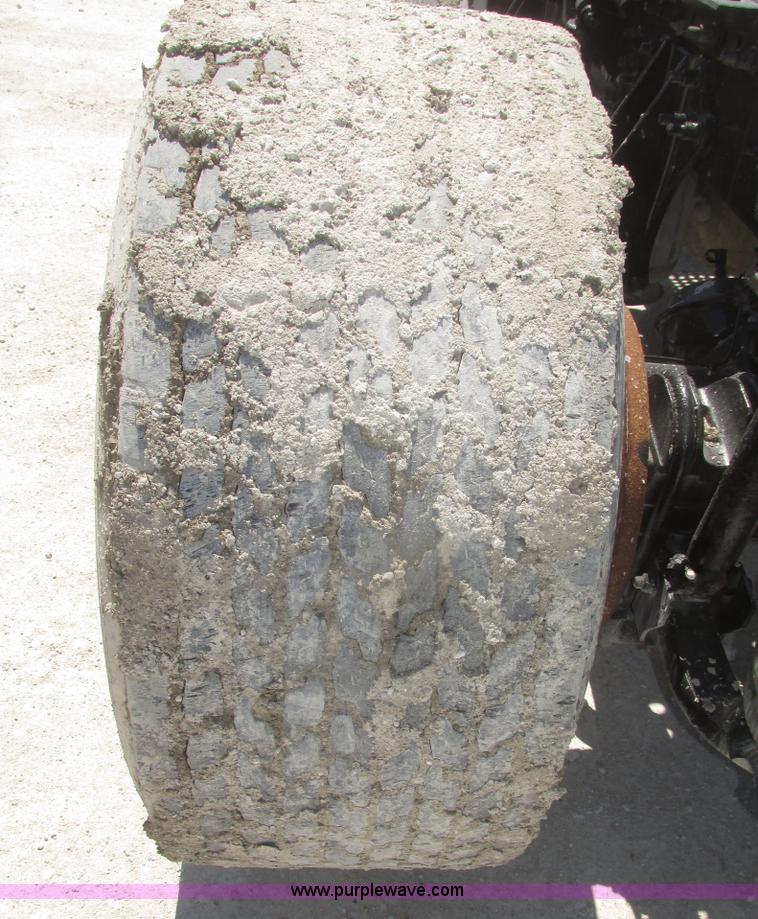 image for item H4648 2006 International 9200i semi truck