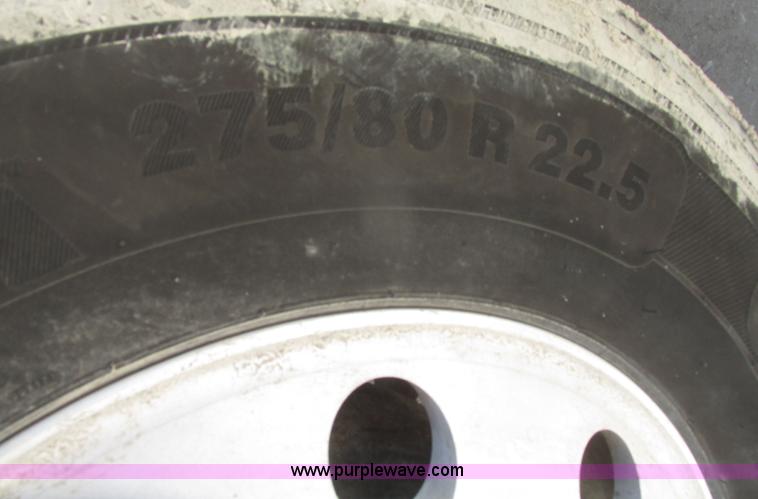 image for item H4648 2006 International 9200i semi truck