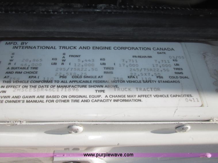 image for item H4648 2006 International 9200i semi truck