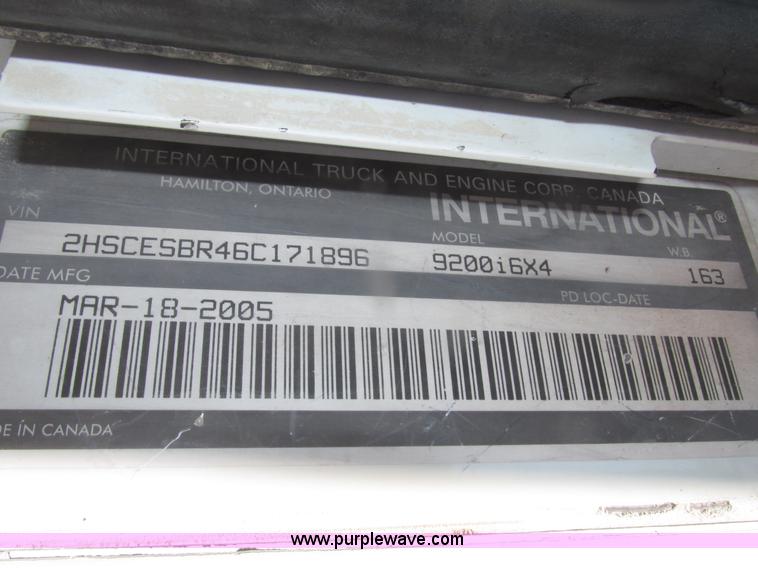 image for item H4648 2006 International 9200i semi truck