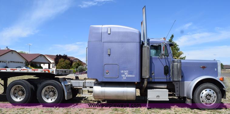 image for item H5101 1988 Peterbilt 379 semi truck