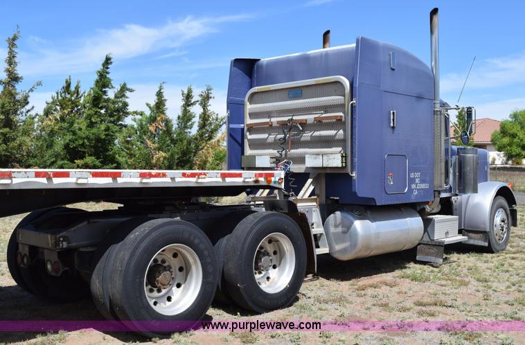 image for item H5101 1988 Peterbilt 379 semi truck