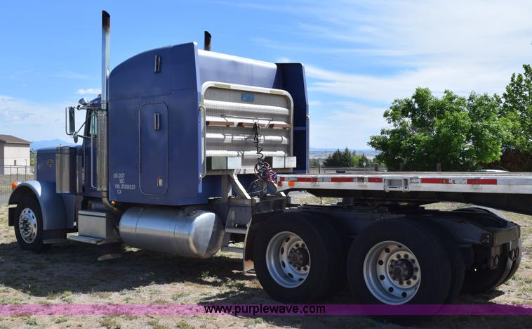 image for item H5101 1988 Peterbilt 379 semi truck