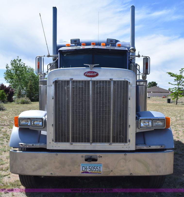 image for item H5101 1988 Peterbilt 379 semi truck