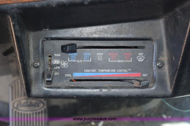 image for item H5101 1988 Peterbilt 379 semi truck