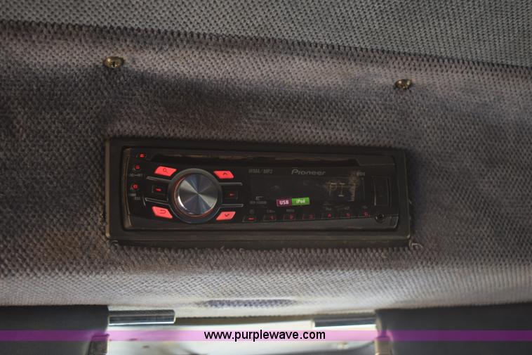 image for item H5101 1988 Peterbilt 379 semi truck