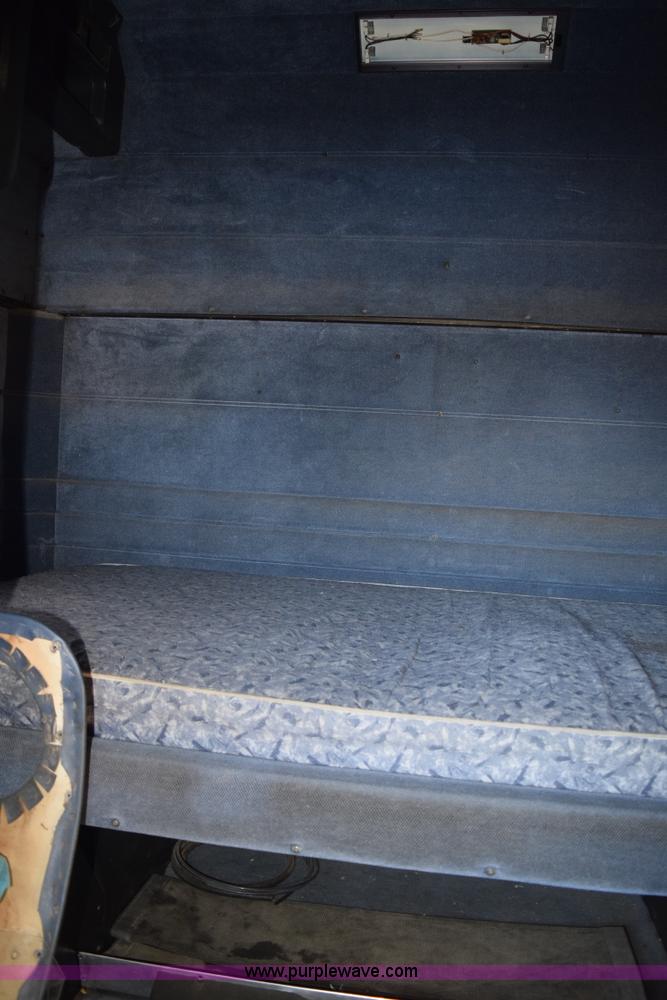 image for item H5101 1988 Peterbilt 379 semi truck