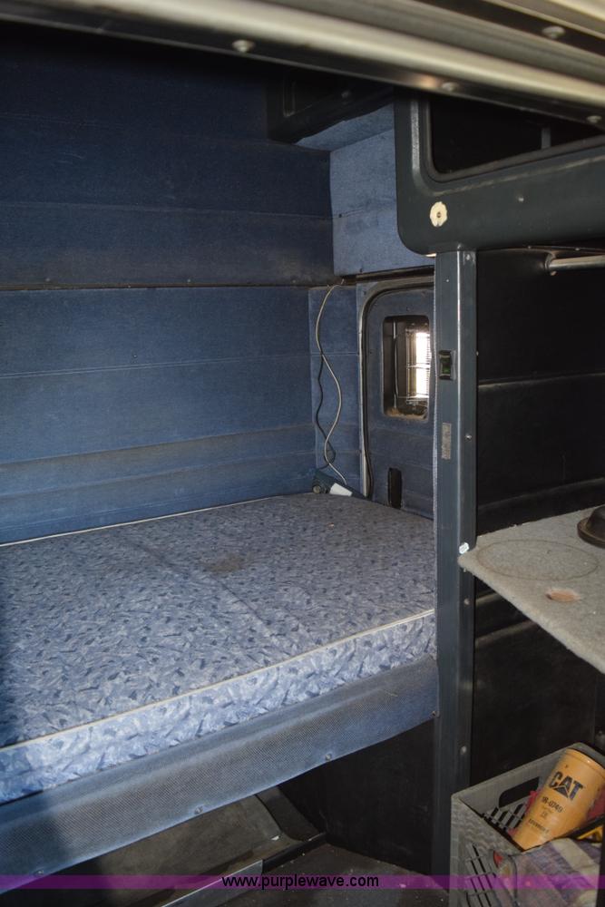 image for item H5101 1988 Peterbilt 379 semi truck