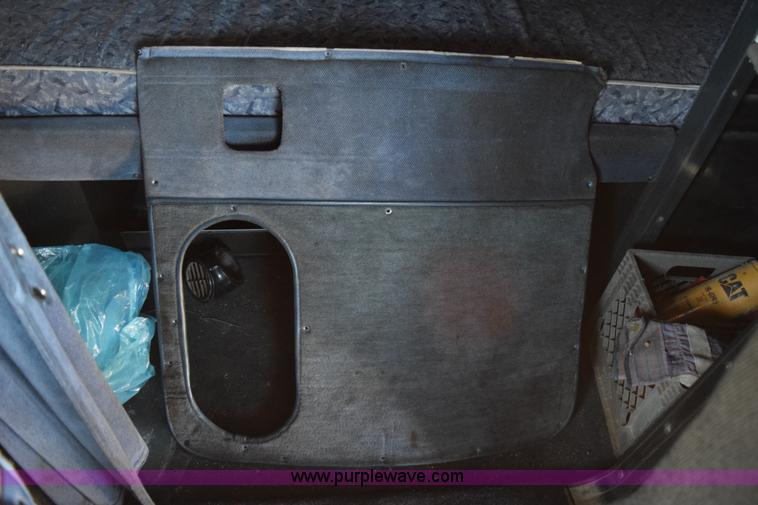 image for item H5101 1988 Peterbilt 379 semi truck