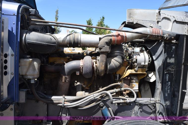 image for item H5101 1988 Peterbilt 379 semi truck