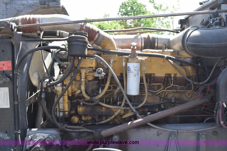 image for item H5101 1988 Peterbilt 379 semi truck