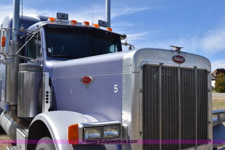 image for item H5101 1988 Peterbilt 379 semi truck