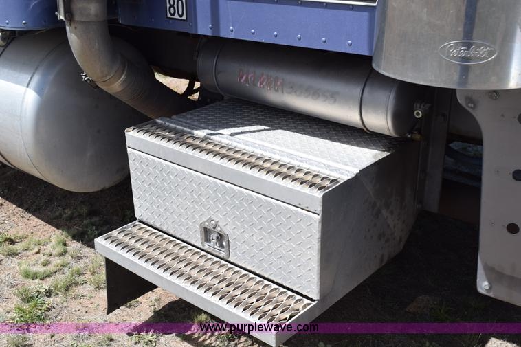 image for item H5101 1988 Peterbilt 379 semi truck