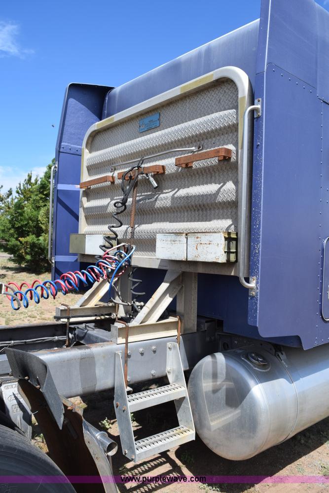 image for item H5101 1988 Peterbilt 379 semi truck