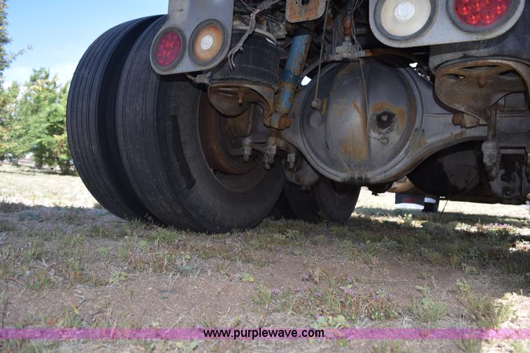 image for item H5101 1988 Peterbilt 379 semi truck