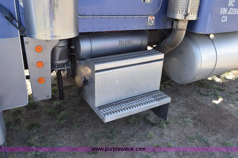image for item H5101 1988 Peterbilt 379 semi truck