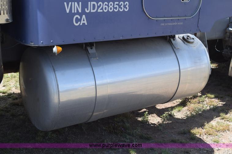 image for item H5101 1988 Peterbilt 379 semi truck