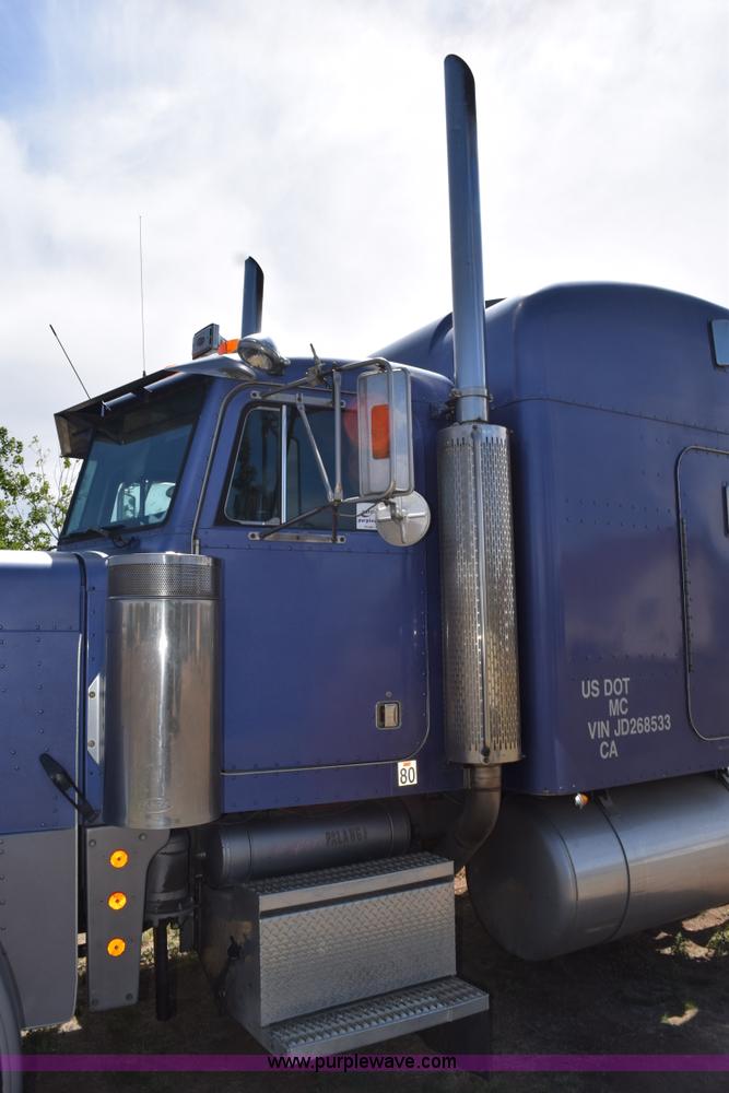 image for item H5101 1988 Peterbilt 379 semi truck