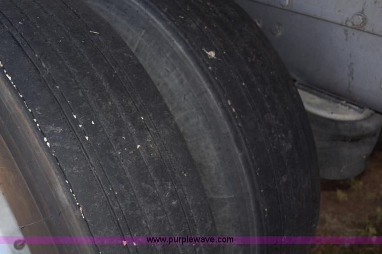 image for item H5101 1988 Peterbilt 379 semi truck