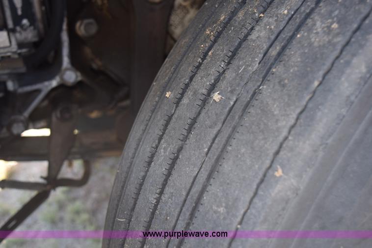 image for item H5101 1988 Peterbilt 379 semi truck