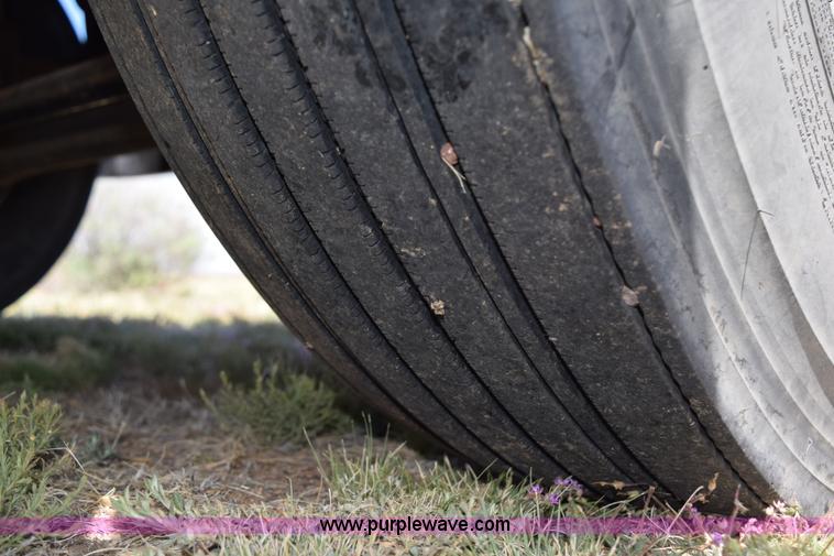 image for item H5101 1988 Peterbilt 379 semi truck