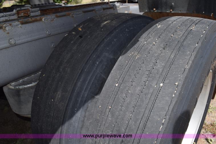 image for item H5101 1988 Peterbilt 379 semi truck