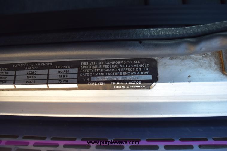 image for item H5101 1988 Peterbilt 379 semi truck