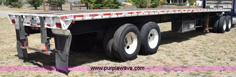 image for item H5102 1987 Trailmobile flatbed trailer