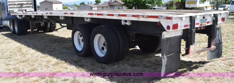 image for item H5102 1987 Trailmobile flatbed trailer