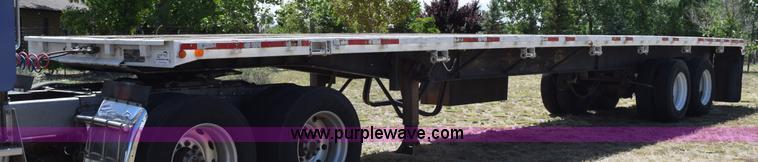 image for item H5102 1987 Trailmobile flatbed trailer