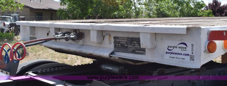 image for item H5102 1987 Trailmobile flatbed trailer