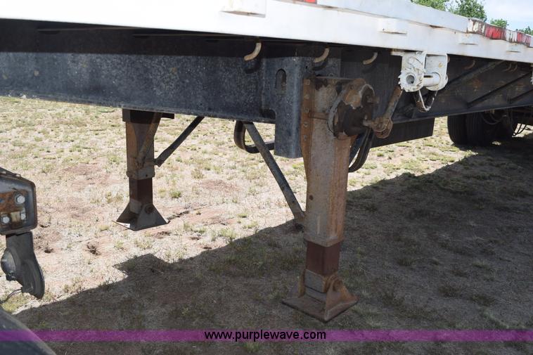 image for item H5102 1987 Trailmobile flatbed trailer