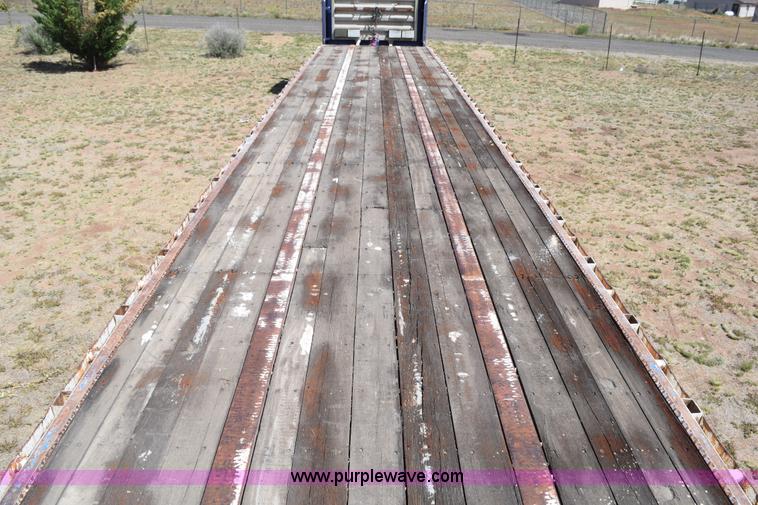 image for item H5102 1987 Trailmobile flatbed trailer