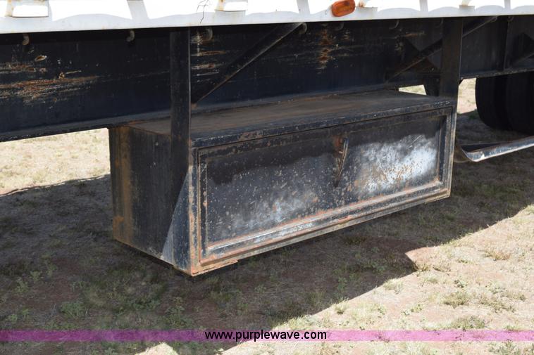 image for item H5102 1987 Trailmobile flatbed trailer