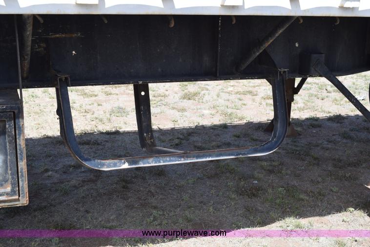 image for item H5102 1987 Trailmobile flatbed trailer